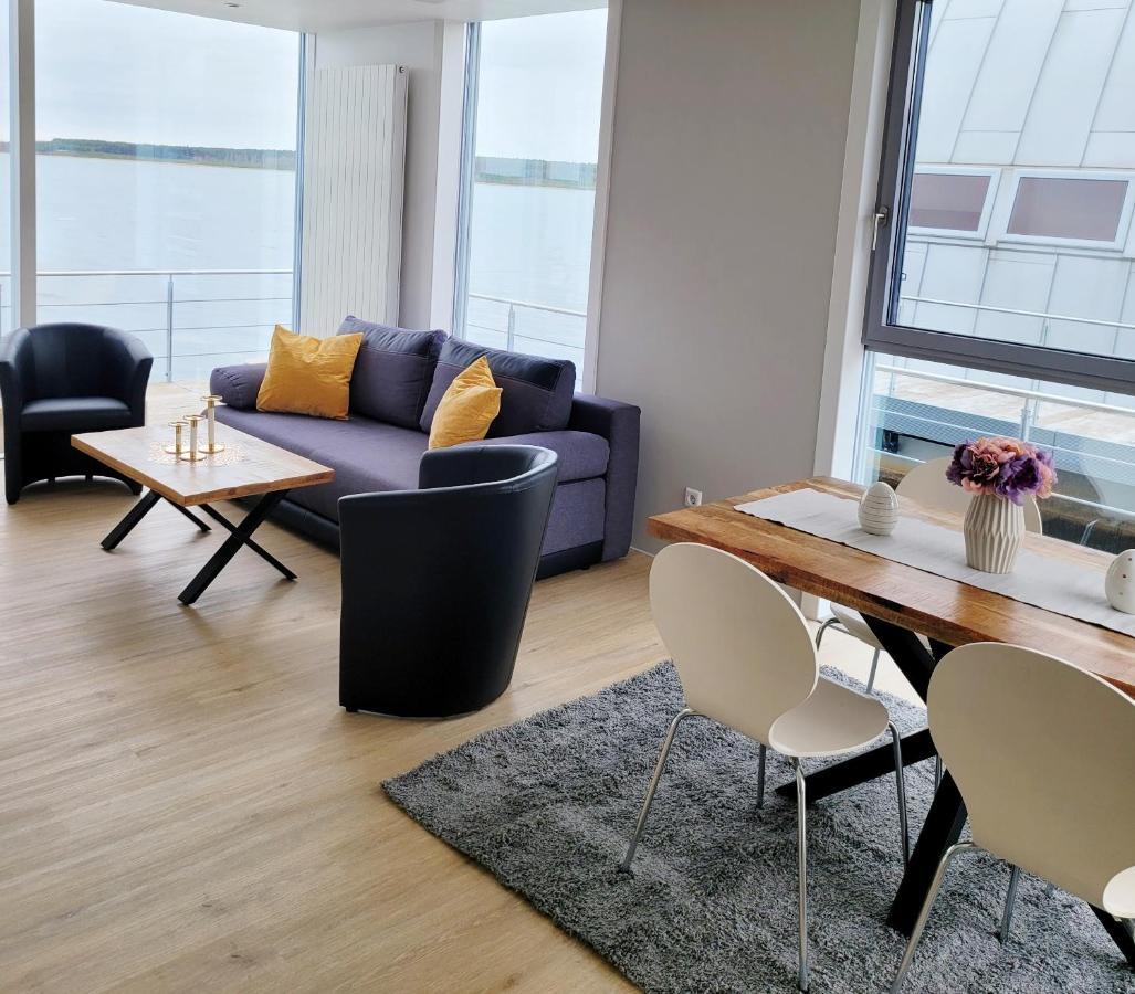 Schwimmende Ferienwohnung Sundowner Elsterheide Екстер'єр фото