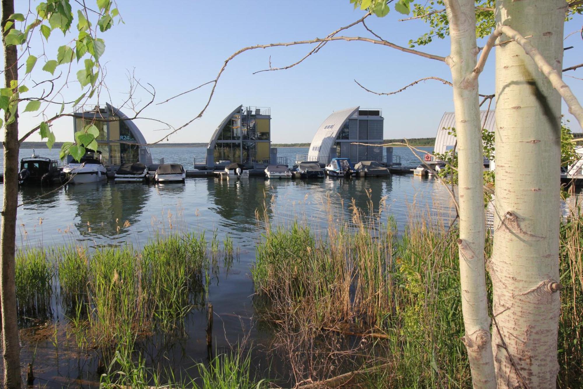 Schwimmende Ferienwohnung Sundowner Elsterheide Екстер'єр фото